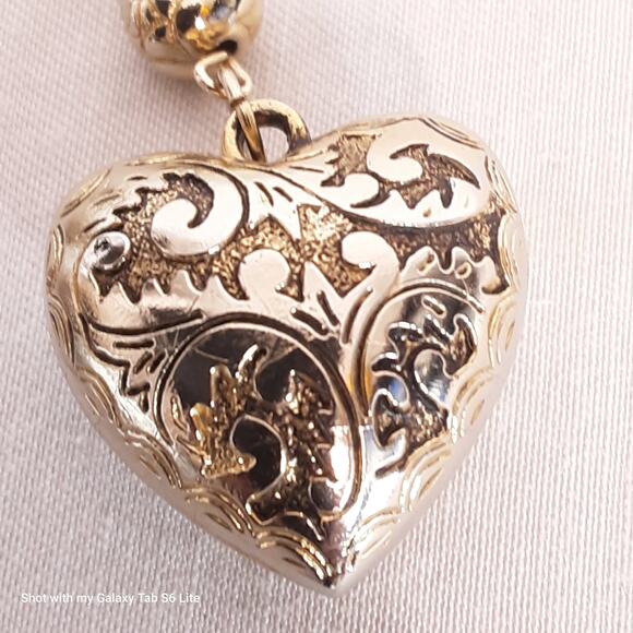 Orante Hollow Heart Dangling Earrings Gold Tone Floral Pattern - Picture 6 of 9